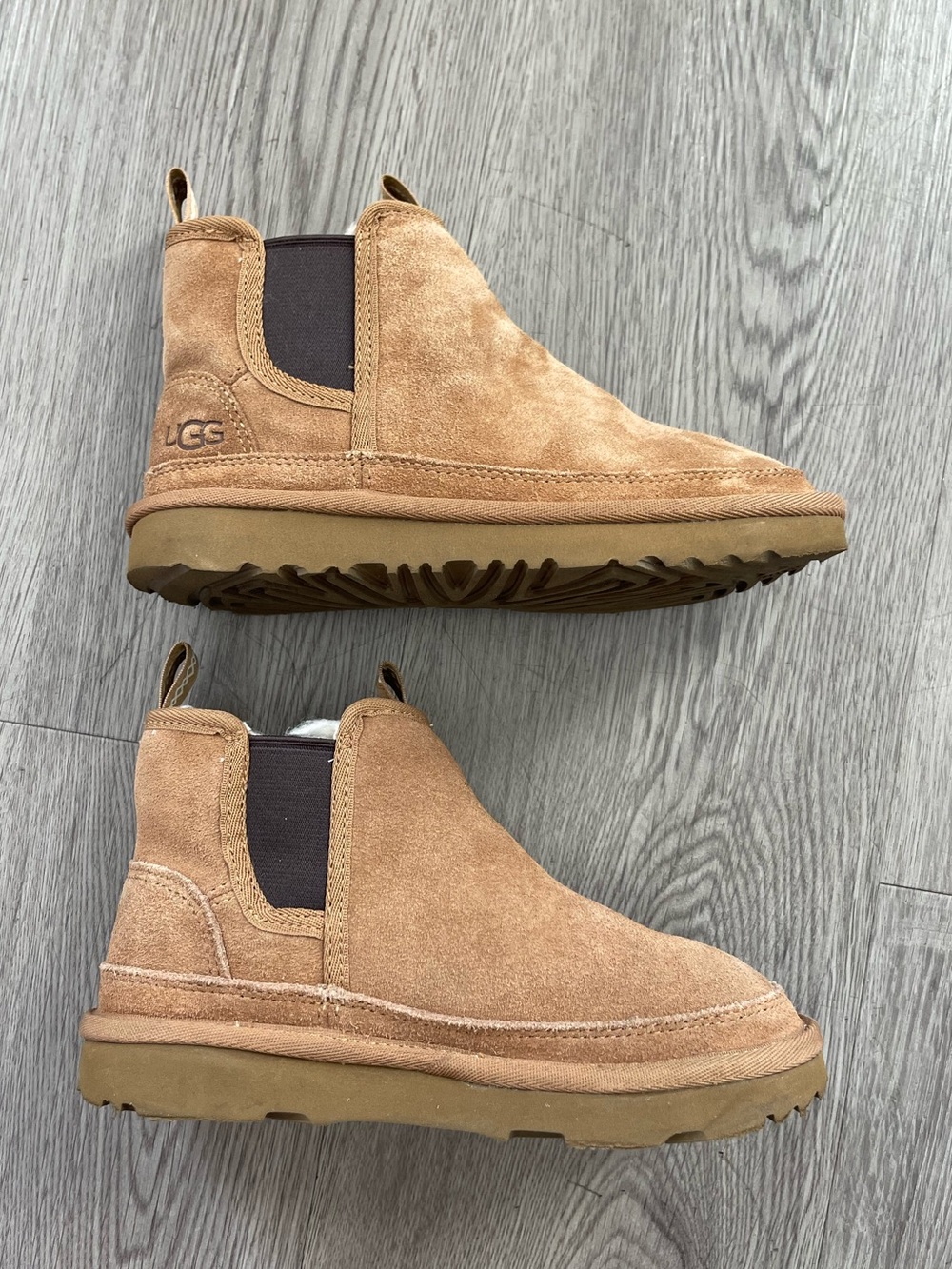 UGG Neumel Chelsea Boot- Chestnut
